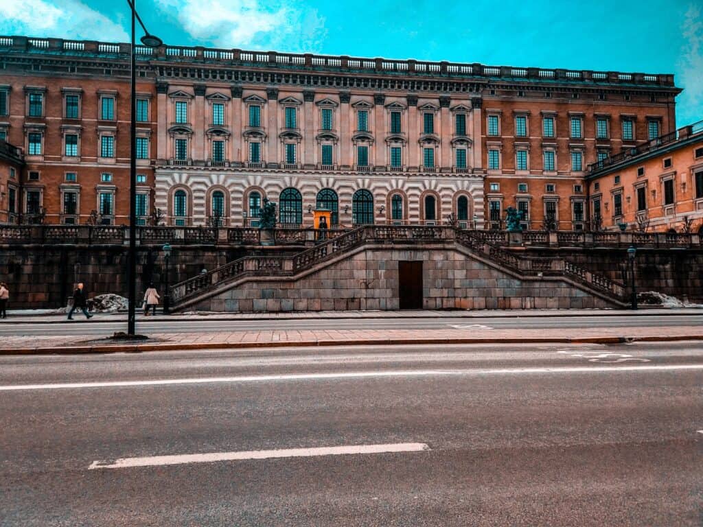Linjemålning i Stockholm utanför kungahuset